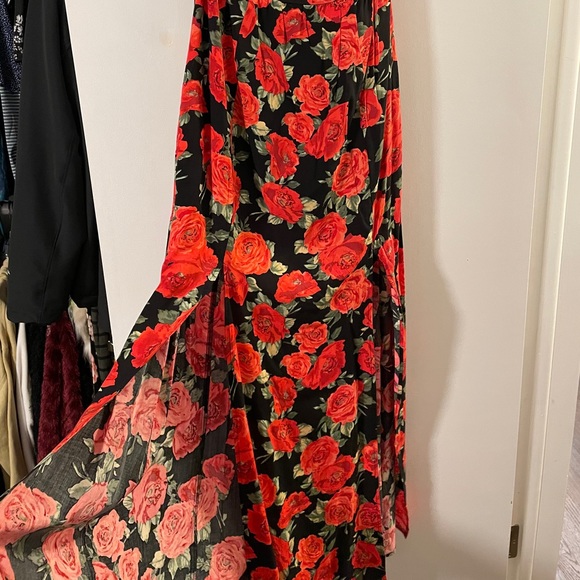 Red and Black Floral Print Maxi Dress NWT - Picture 4 of 7